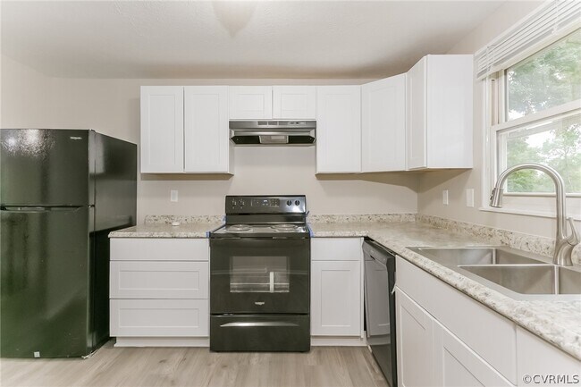 Building Photo - 4400 Fieldstone Ct