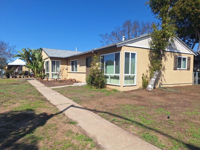 Foto del edificio - 4866 Clairemont Dr