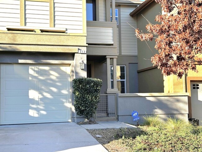 Building Photo - 313 Jacquelyn Ln