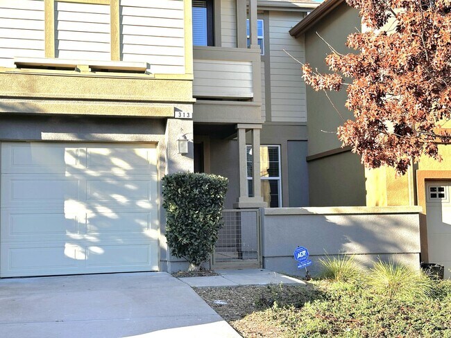 Foto del edificio - 313 Jacquelyn Ln