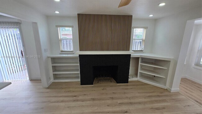 Building Photo - 1448 NE 24th Ct