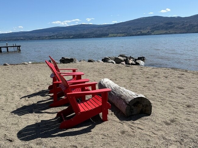 Building Photo - 4026 Pritchard Dr N