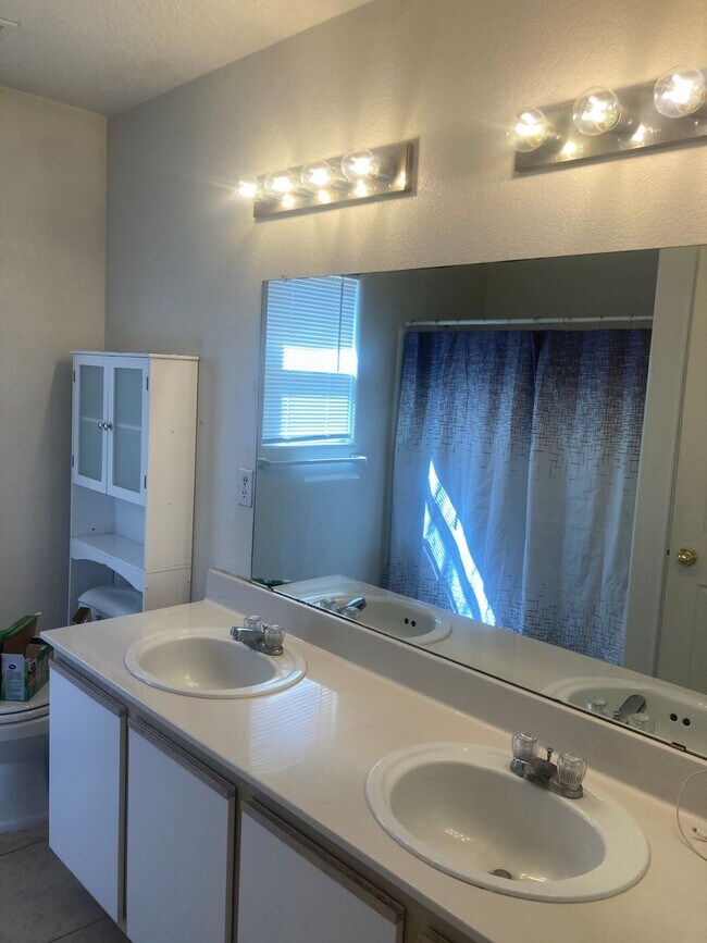 Building Photo - BEAUTIFUL 2 STORY HOME OFF OF LADERA AND U...
