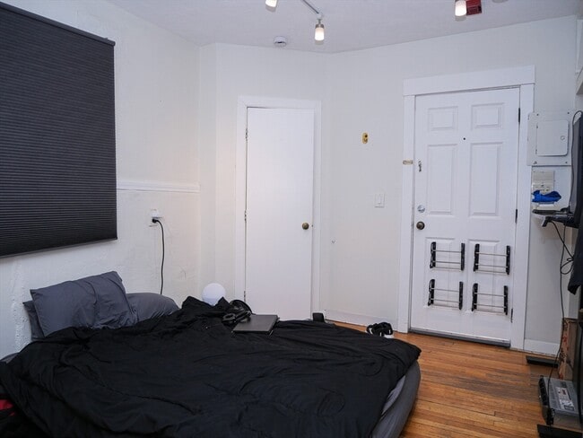 Building Photo - 259 W Newton St