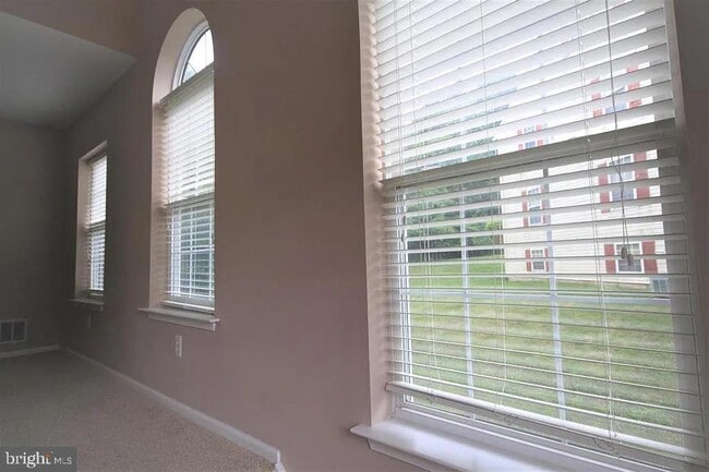 Building Photo - 18 Penmore Pl