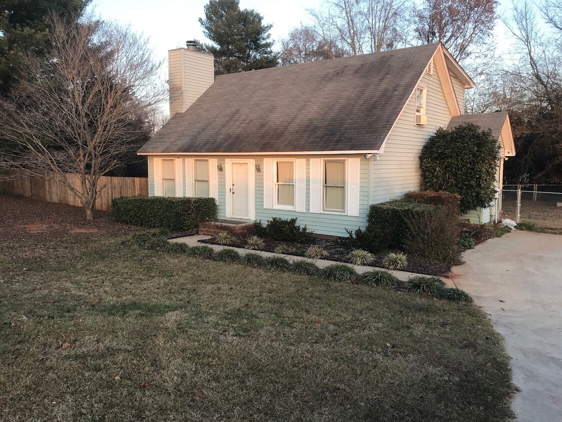 Primary Photo - 306 Roe Rd