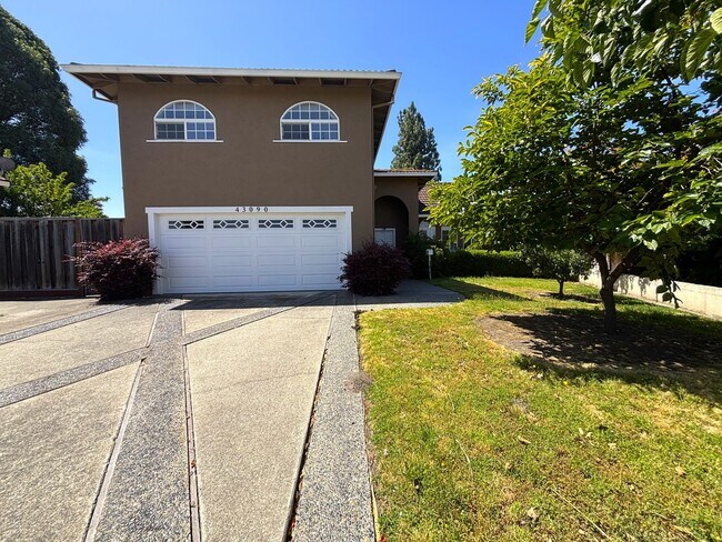 Foto del edificio - Beautiful 4 bedroom, 3 bathroom two-story home for rent in the highly desirable Mission San Jose ...