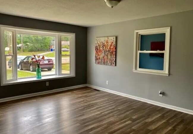 Foto del edificio - Cozy Ranch Home w/ Enclosed Sunroom, Fully...