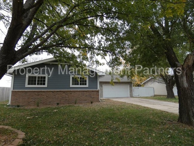 Building Photo - 1722 Terry Ln