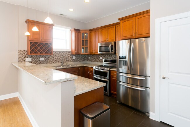 Building Photo - 4006 N Kilbourn Ave