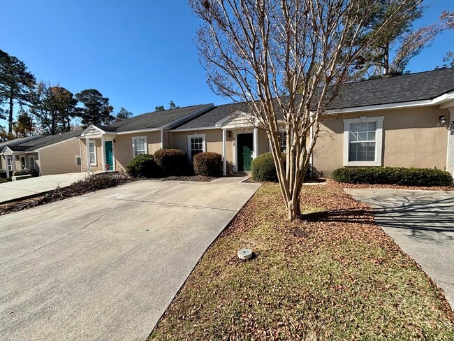 Building Photo - 310 Evans Lake Way