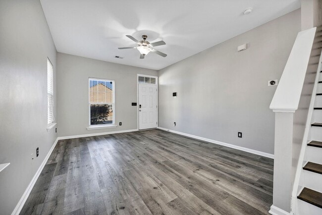 Building Photo - THREE BEDROOM IN WEST COLUMBIA'S OAKWOOD COMMONS