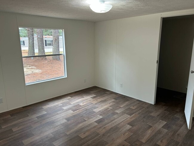 Building Photo - 1504 Jans Dr