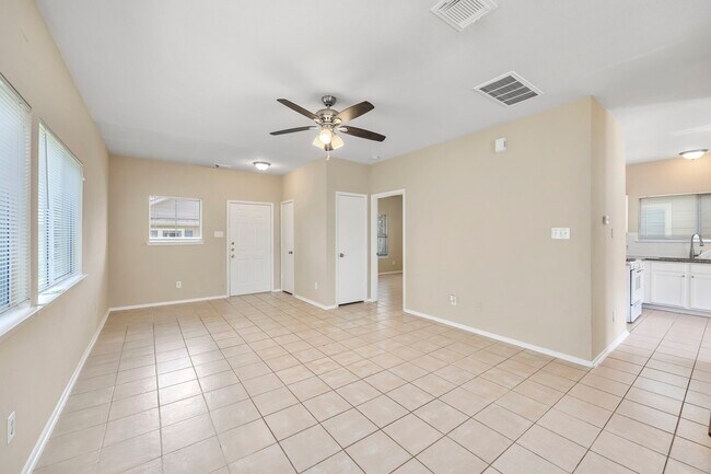 Foto del edificio - 6158 Settlers Lake Cir E