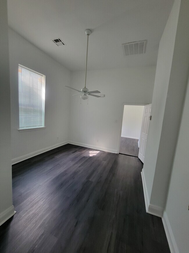 Building Photo - 3015 Bienville St