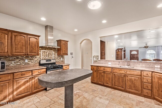 Building Photo - 1102 W Gregory Rd