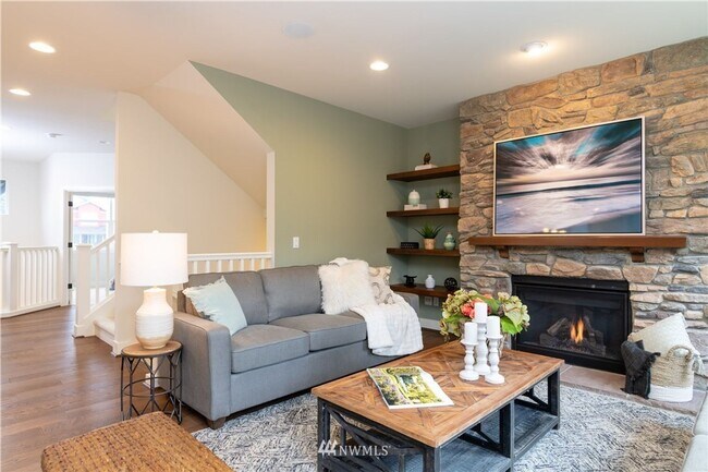 Foto del edificio - 4 Bedroom Oversized Home in Mountlake Terrace- Office Space and Charging Station