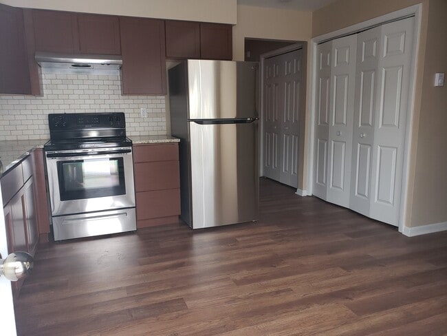 Building Photo - 1080 N Highland Ave