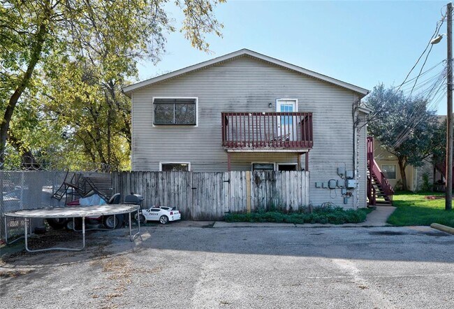 Foto del edificio - 823 Taulbee Ln