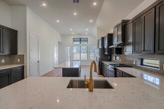 Building Photo - 564 Tawny Rim Dr