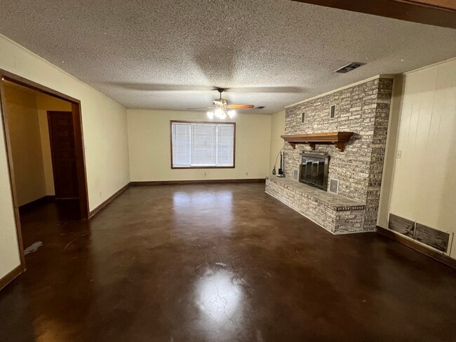 Building Photo - 1181 NE Acc Rd