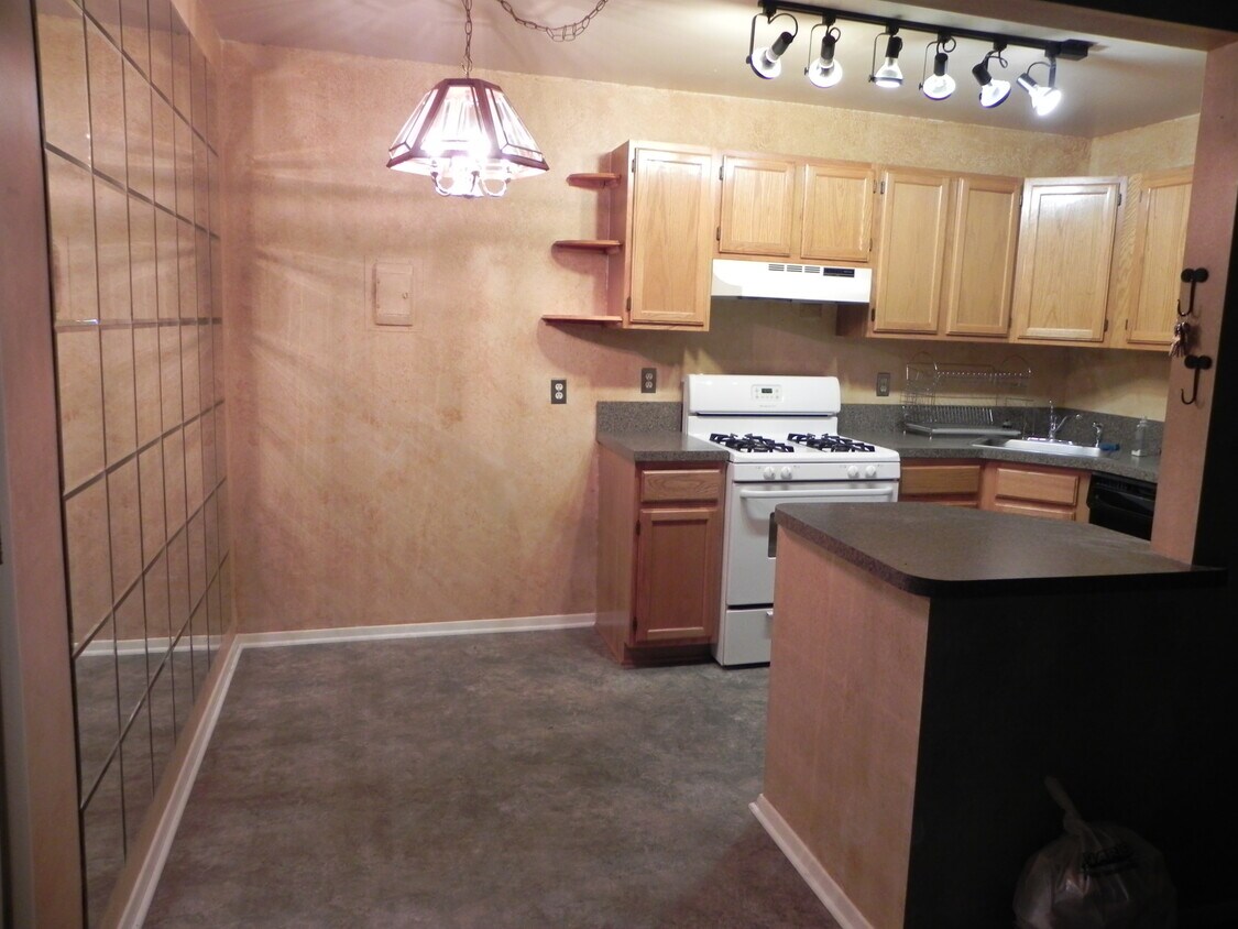 Foto principal - 125 Twin Oaks Dr