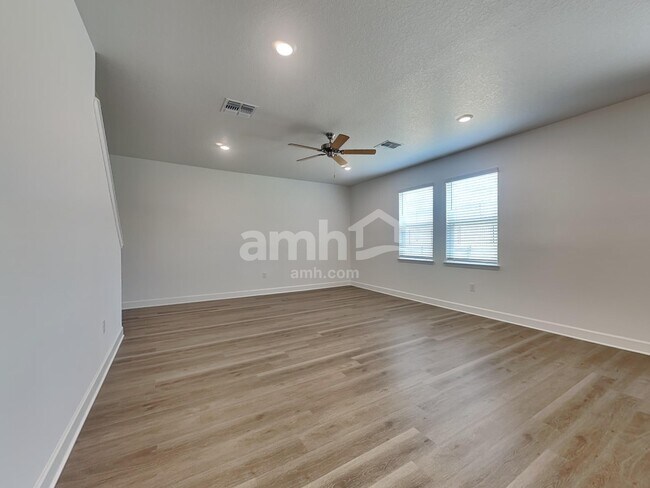 Building Photo - 37741 Dusty Saddle Ln