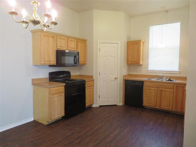 Foto del edificio - 929 Cedar Ridge Dr