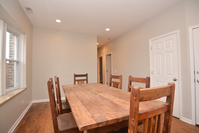 Foto del edificio - 2716 N Campbell Ave