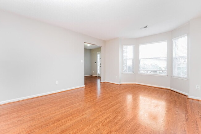 Building Photo - 425 Canoga Ct