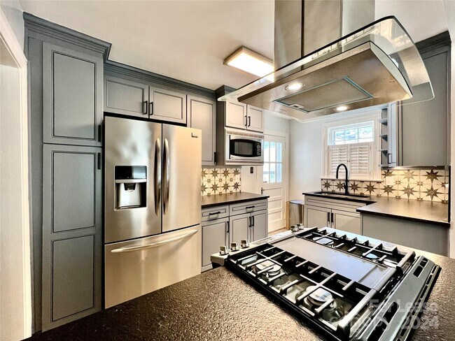Building Photo - 2637 Chesterfield Ave