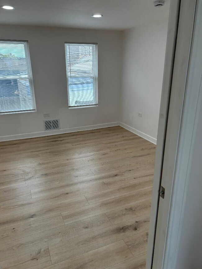 Foto del edificio - 1439 W 16th St