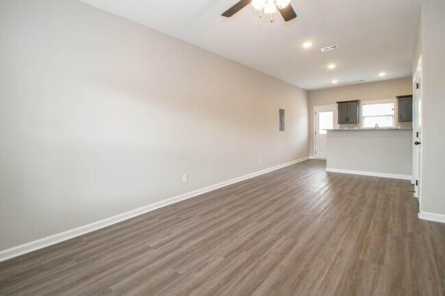 Foto del edificio - 1115-I2 Hillwood Dr
