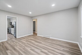 Building Photo - 2912 Abigail Dr