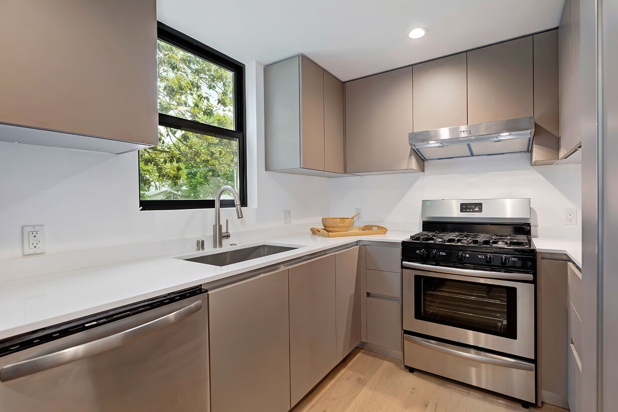 Foto principal - 11795 Gateway Blvd