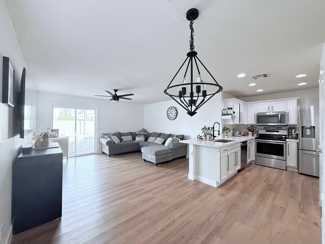 Photo - 7029 S 31st Dr (Phoenix, AZ)