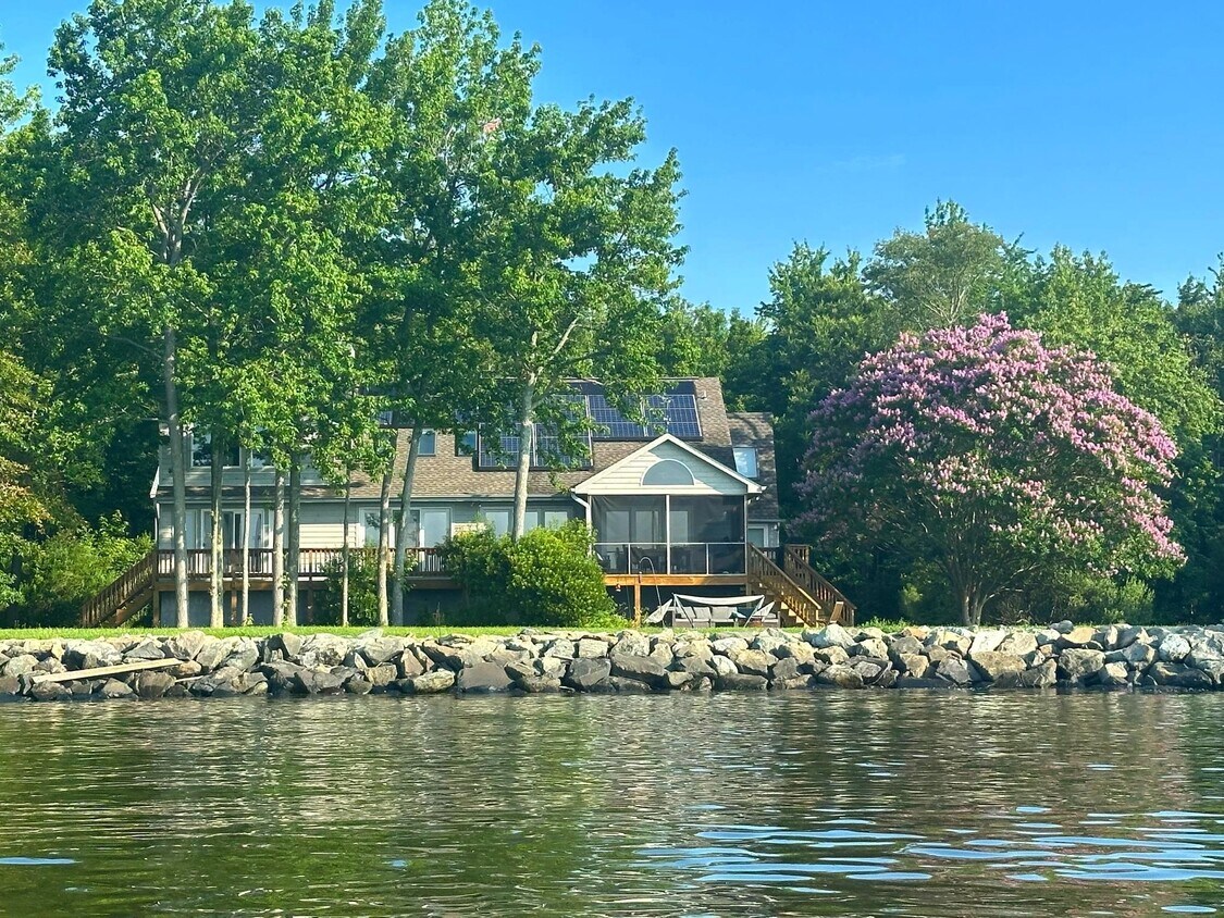 Foto principal - 5313 Dennis Point Ln