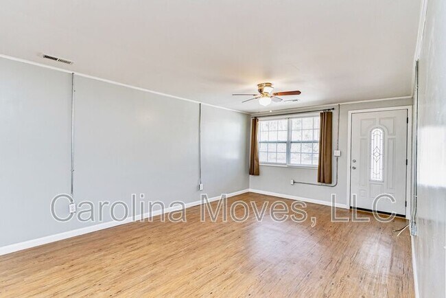 Foto del edificio - 304 Churchill Cir