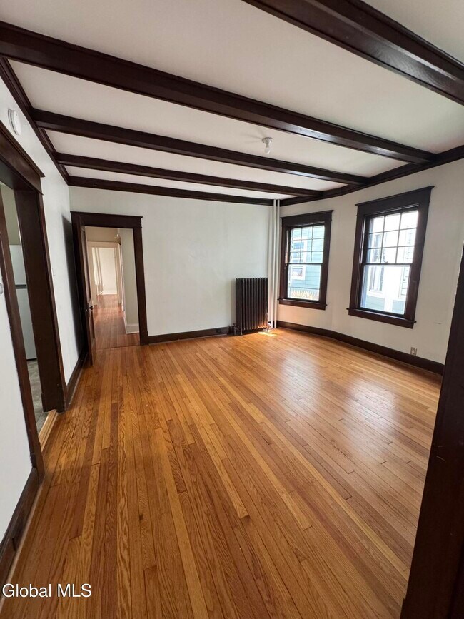 Foto del edificio - 663 Hudson Ave