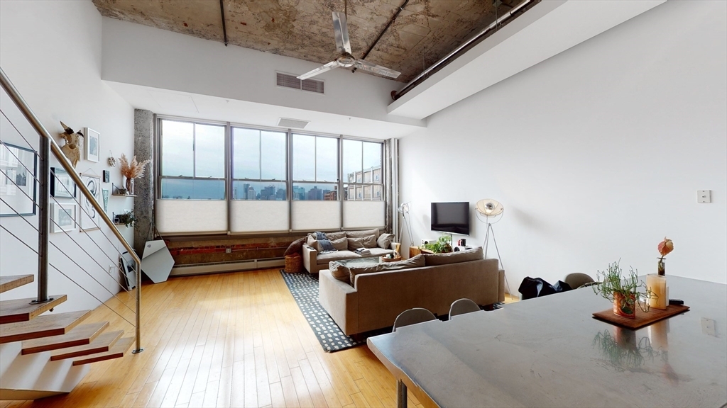 Foto principal - 156 Porter St