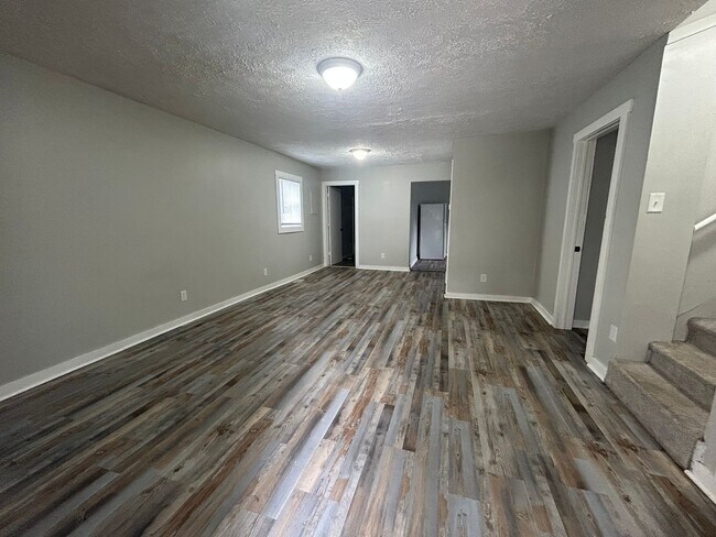 Foto del edificio - 642 N Elm St