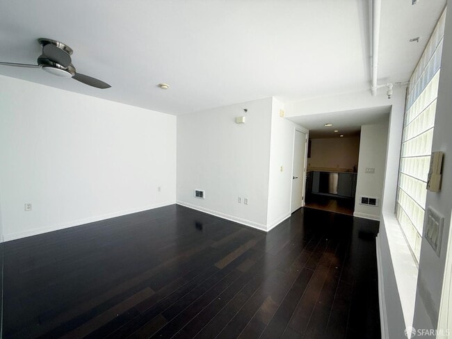 Building Photo - 555 4th St
