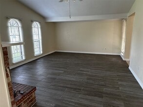 Building Photo - 5915 Trailview Dr