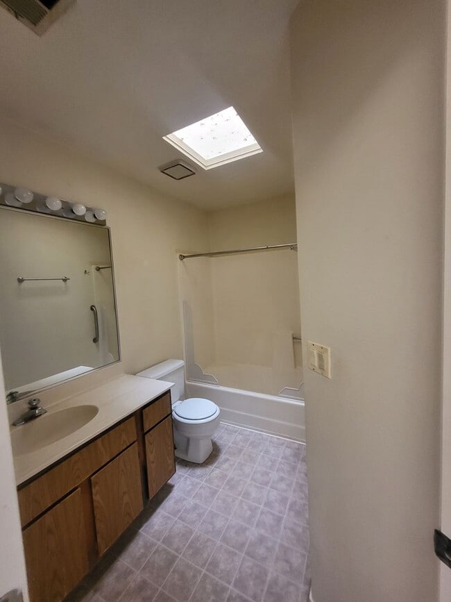 Building Photo - 5330 Heritage Way NE