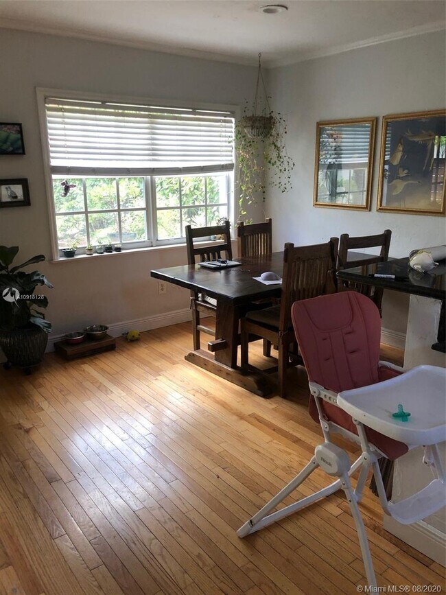 Foto del edificio - 1610 SW 14th St