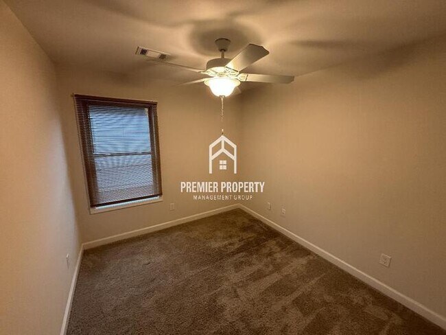 Foto del edificio - 7231 60th Ave - Available Now!