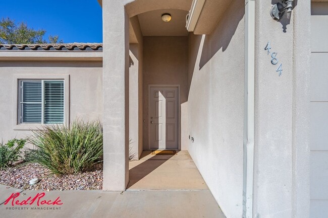 Building Photo - Spacious 2 Bedroom Hurricane Townhome - Pe...