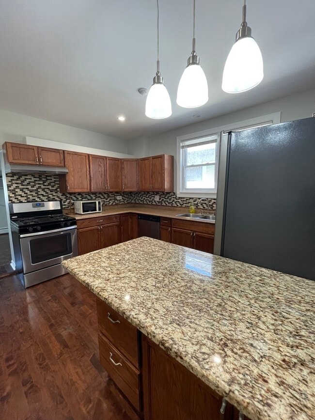 Foto del edificio - 7659 W Sunset Dr