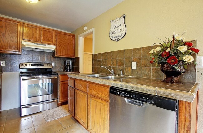 Photo - REST OF OCTOBER FREE >> Beautiful 4BR/2BA ... House