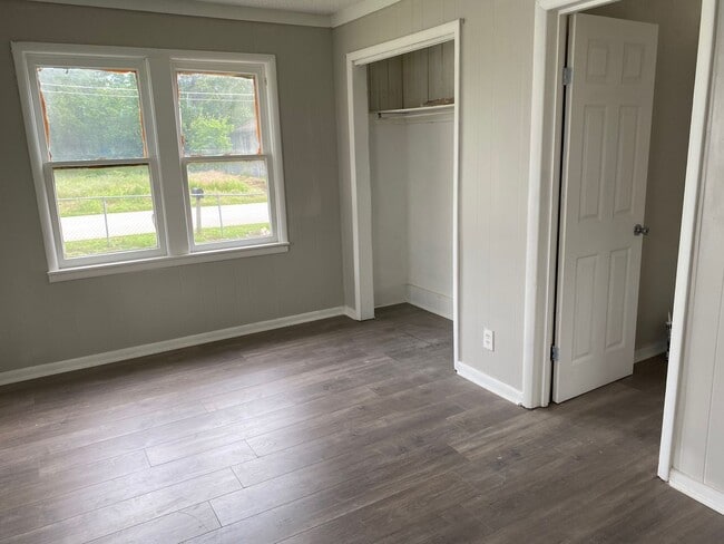 Building Photo - Beautiful Home Close to Sand Springs!